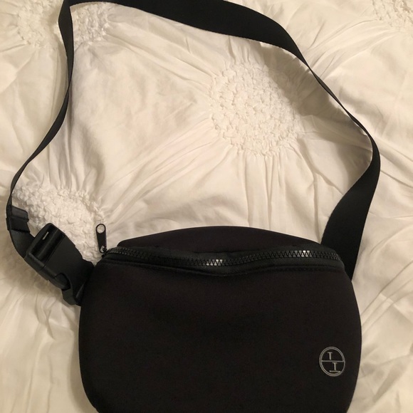 Handbags - Cross body/Fannie pack bag perfect for traveling. New never used.